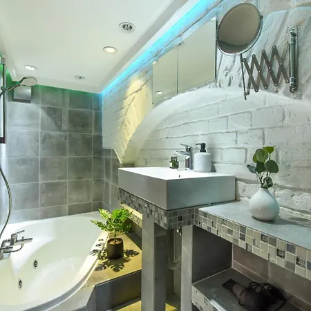 Comfort - Duplex-style On Regina Elisabeta *