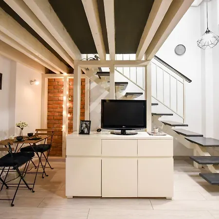 Comfort - Duplex-style On Regina Elisabeta * בוקרשט