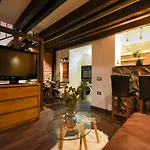 Comfort - Duplex-style On Regina Elisabeta Bucharest