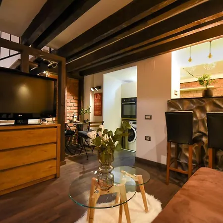 Comfort - Duplex-style On Regina Elisabeta Bucharest