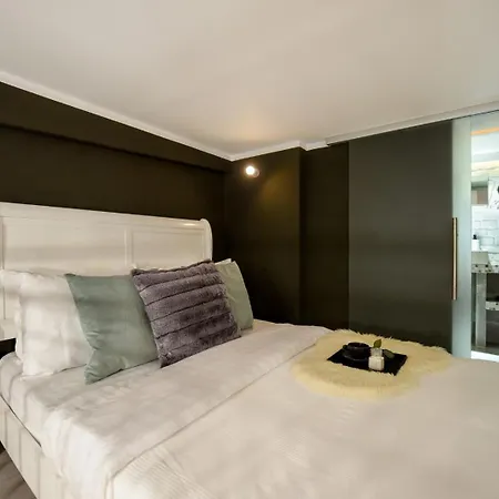 Apartment Comfort - Duplex-style On Regina Elisabeta Bucharest