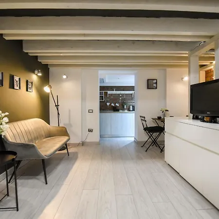 Apartment Comfort - Duplex-style On Regina Elisabeta Bucharest